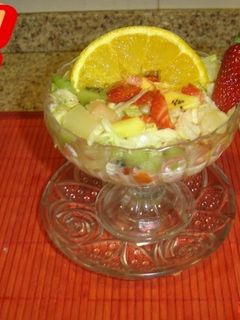 Una foto de Cóctel de marisco tropical