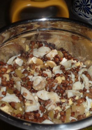 Una foto de Ensalada de lentejas y aceitunas
