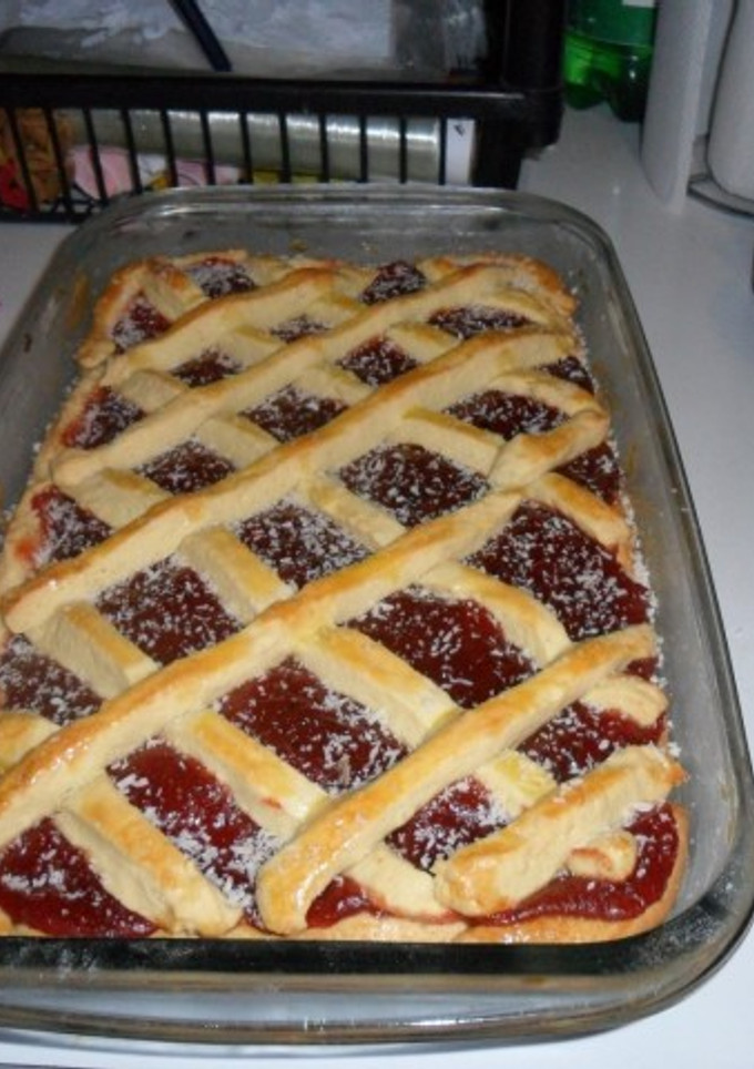 Una foto de Pasta frola de dulce de membrillo