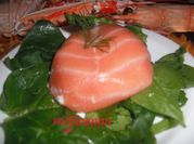 Una foto de salmon ahumado en lonchas