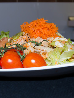 Una foto de Ensalada de cangrejo y bonito