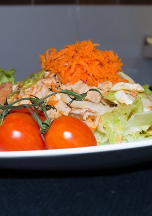 Una foto de Ensalada de cangrejo y bonito