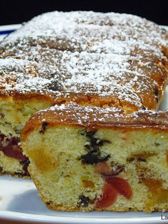 Una foto de Plum cake de fruta confitada y pasas