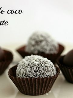 Una foto de Bolitas de coco y chocolate
