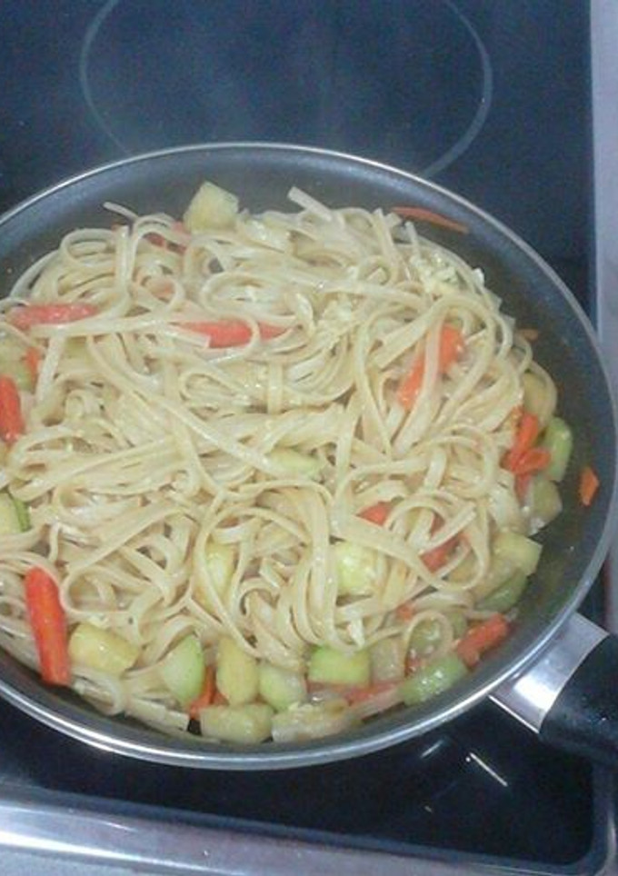 Una foto de Tallarines con verduras