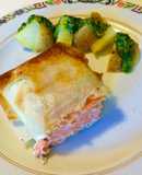 Salmón envuelto en masa filo acompañado de patatas con mojo verde