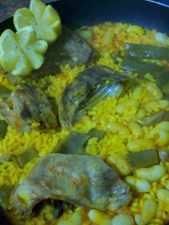 Una foto de Paella de carne y verdura
