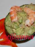 Aguacates rellenos de gamba y piña