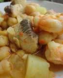 Potaje de garbanzos, tintorera y langostinos