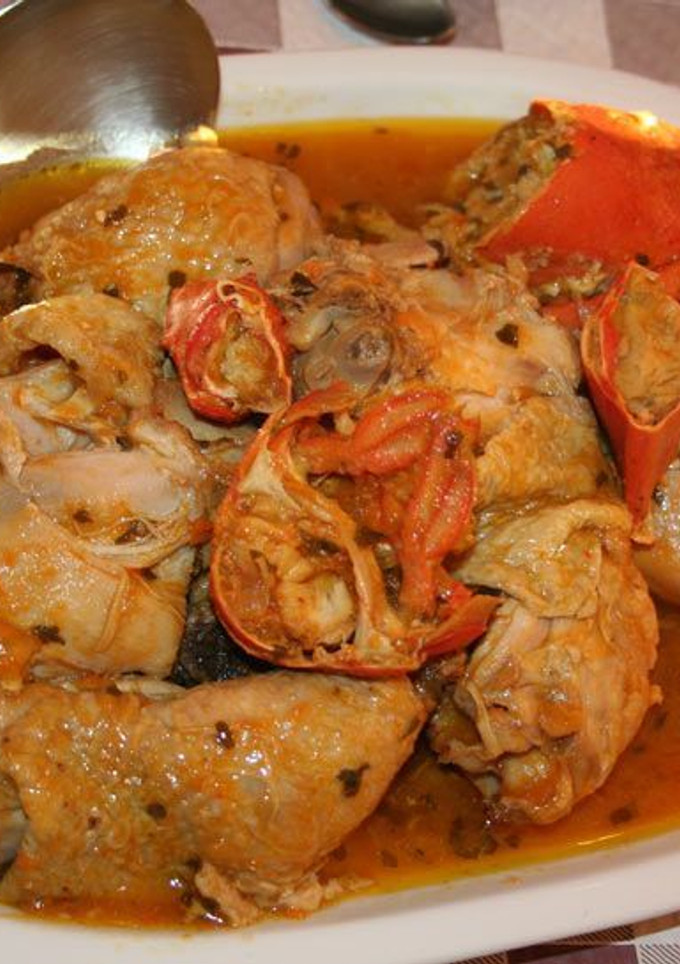 Una foto de Bogavante con pollo de corral