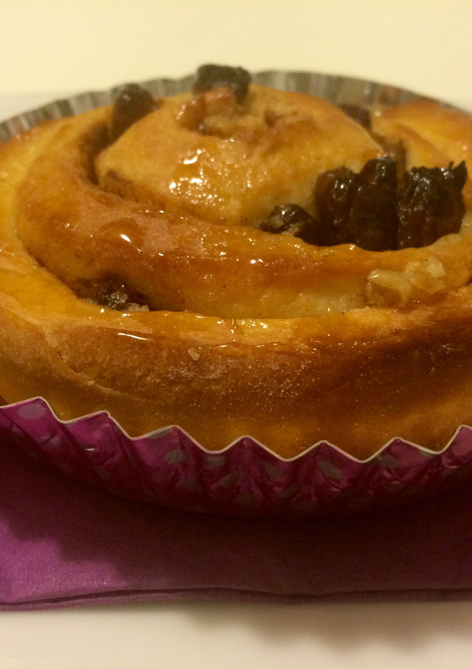 Una foto de Caracolas de pasas con nueces (kanelbulle)