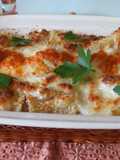 Pasta rellena con salsa de pimientos rojos