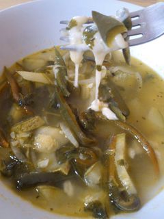 Una foto de Sopa de chile poblano y queso Oaxaca