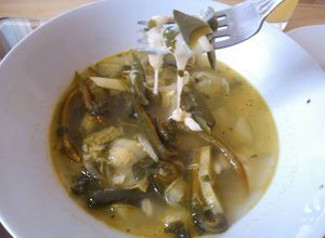 Una foto de Sopa de chile poblano y queso Oaxaca