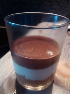 Una foto de Tarta de dos chocolates en vasito