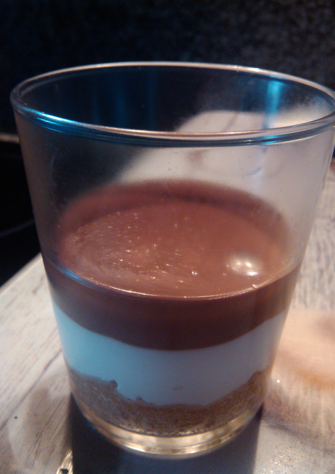 Una foto de Tarta de dos chocolates en vasito