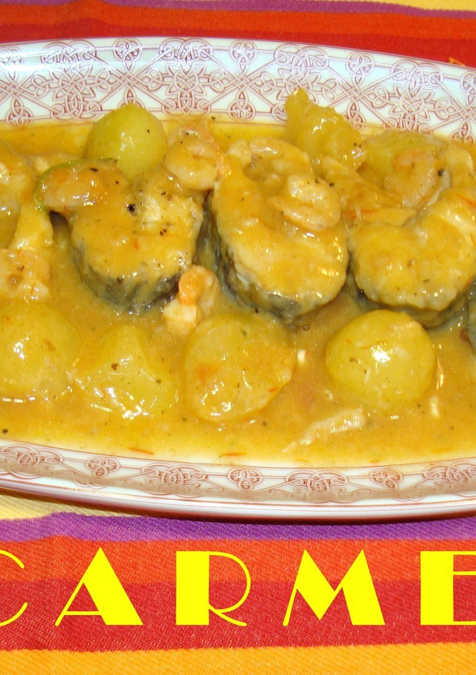 Una foto de Lubina y gambas en salsa