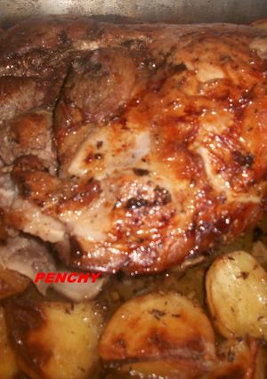 Una foto de Paletilla de cerdo al horno deshuesada y en adobo