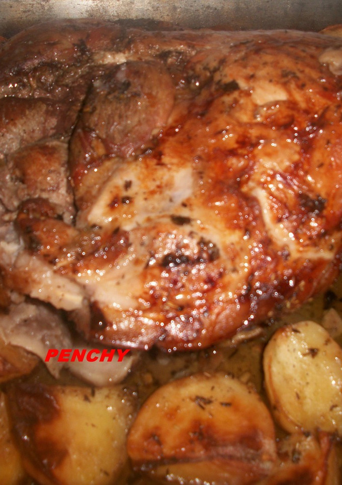 Una foto de Paletilla de cerdo al horno deshuesada y en adobo