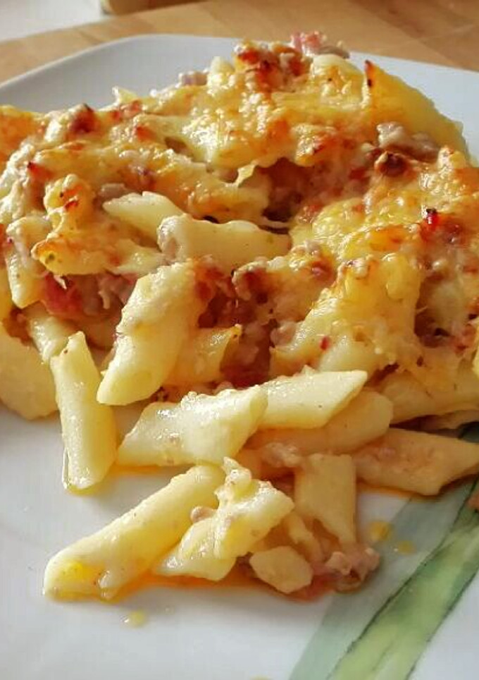 Una foto de Macarrones con carne picada y bechamel, gratinados en el horno