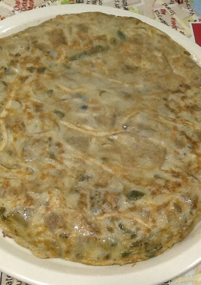 Una foto de Tortilla de berenjenas y gulas