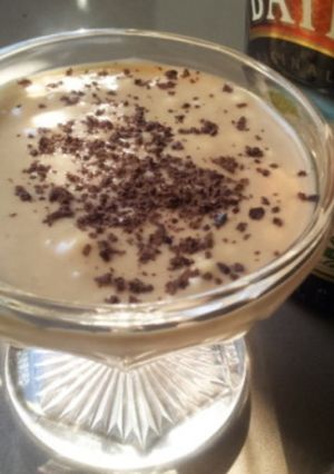Una foto de Copa de Turrón de Jijona con nata (y Baileys)