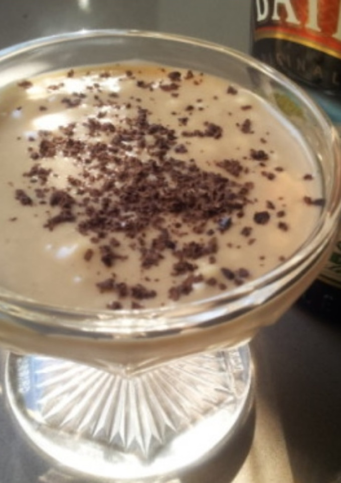 Una foto de Copa de Turrón de Jijona con nata (y Baileys)