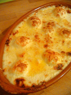 Una foto de Gratinado de patatas con bacalao y huevos duros