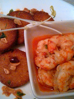Una foto de Gambas al ajillo con pan frito en su jugo
