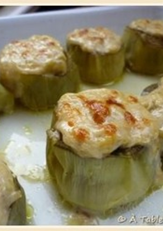 Una foto de Alcachofas gratinadas rellenas de foie micuit