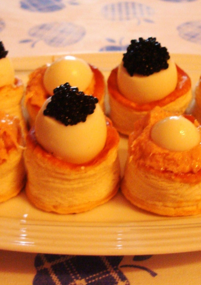Una foto de Mini vol au Vent de atún en salsa rosa