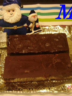 Una foto de Turrón de chocolate con ganache de nueces de Macadamia caramelizadas