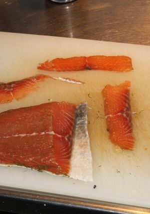 Una foto de Trucha o salmón enterrado