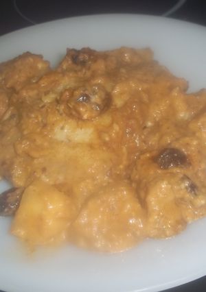 Una foto de Bacalao con manzanas