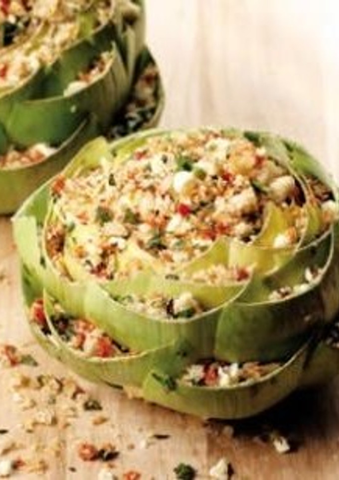Una foto de Alcachofas rellenas de atún, queso feta y tomates secos