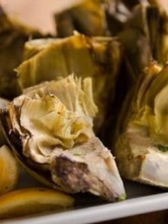 Una foto de Alcachofas rehogadas con salsa de limón