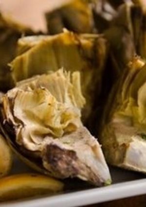 Una foto de Alcachofas rehogadas con salsa de limón