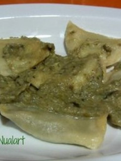 Una foto de Pasta fresca rellena de alcachofas