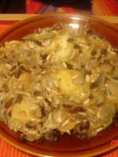 Una foto de Bacalao con pasas y piñones