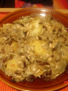 Una foto de Bacalao con pasas y piñones