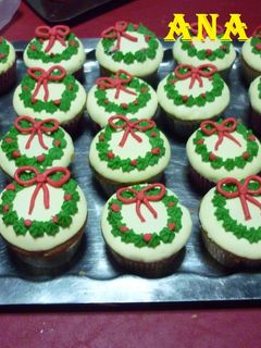 Una foto de Cupcakes decorados para cumpleaños
