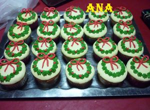 Una foto de Cupcakes decorados para cumpleaños