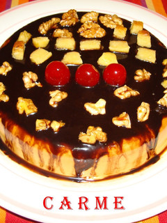 Una foto de Pastel de mazapán de yema quemada