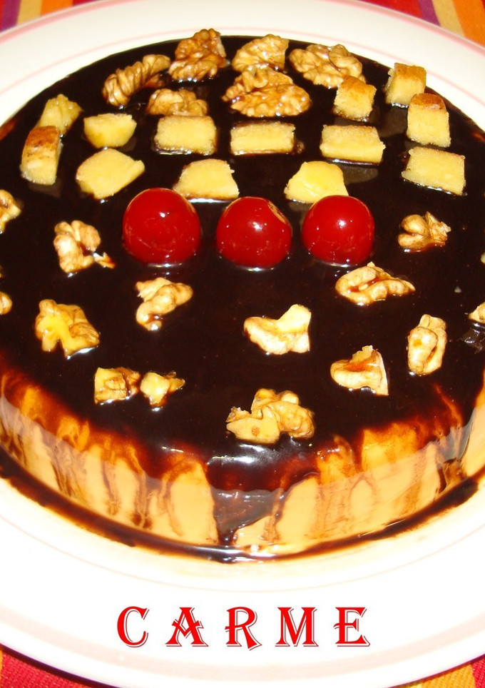 Una foto de Pastel de mazapán de yema quemada