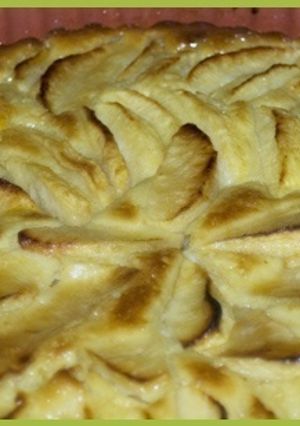 Una foto de Exquisita tarta de manzana al flan