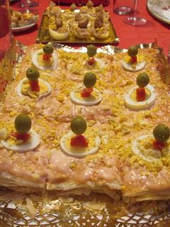 Una foto de Tartitas con crema de atún, huevos y salsa rosa