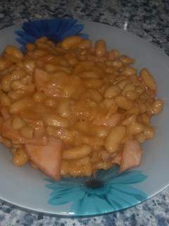 Una foto de Fabes con calamares