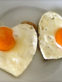 Una foto de Huevos a la plancha para San Valentín