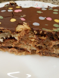 Una foto de Tarta de galletas y crema de chocolate blanco