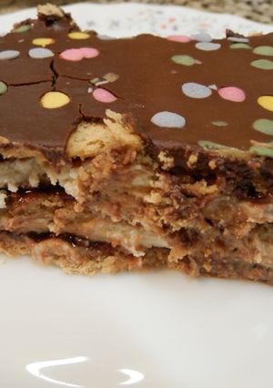 Una foto de Tarta de galletas y crema de chocolate blanco